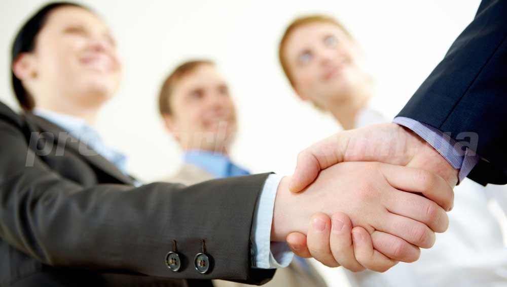 встреча клиента в офисе