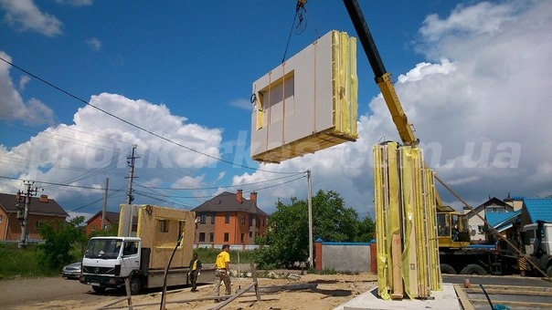 монтаж каркасного дома Z26 на участке