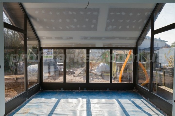 зимний сад с каркасном доме