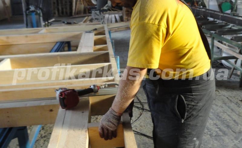 производство каркасного дома панелей открытого типа