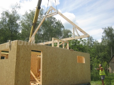 монтаж фермы на стены каркасного дома Z39