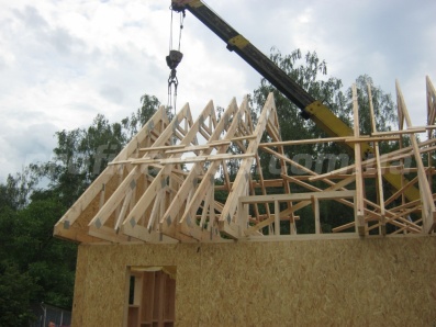 монтаж кровельной системы фермы